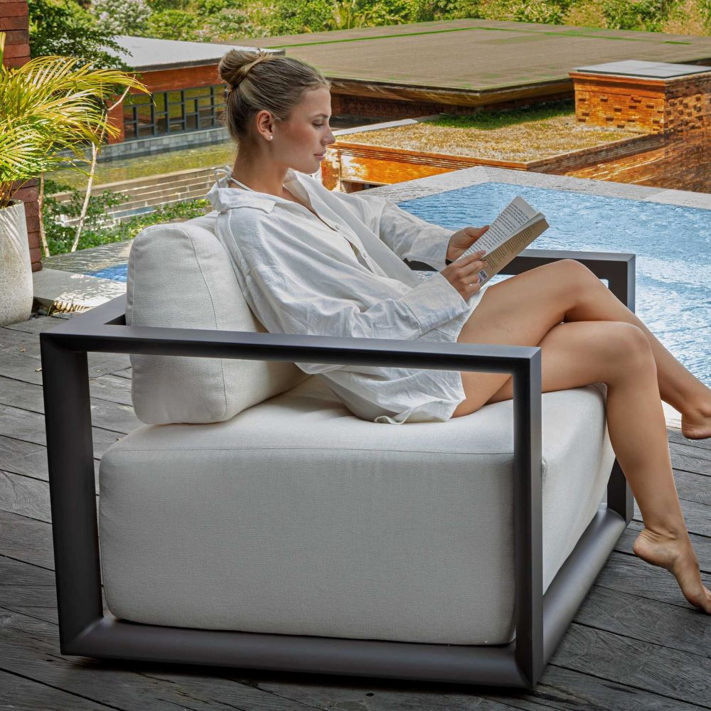 {"pim_id":"208_furn_8089_53110_a7_v1_1k","sku":"208_53110","media_type":"media"}