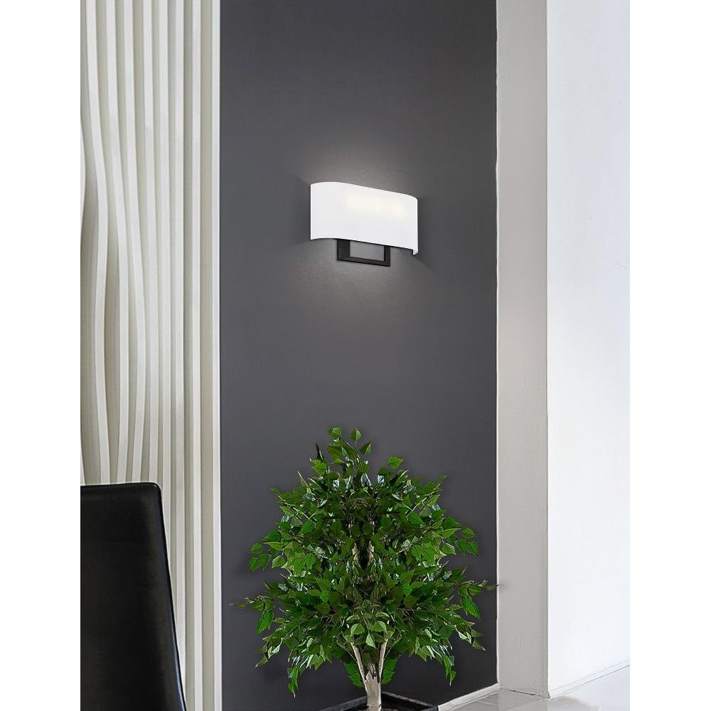 FAB-4334-WHTE-MBLK | lifestyle