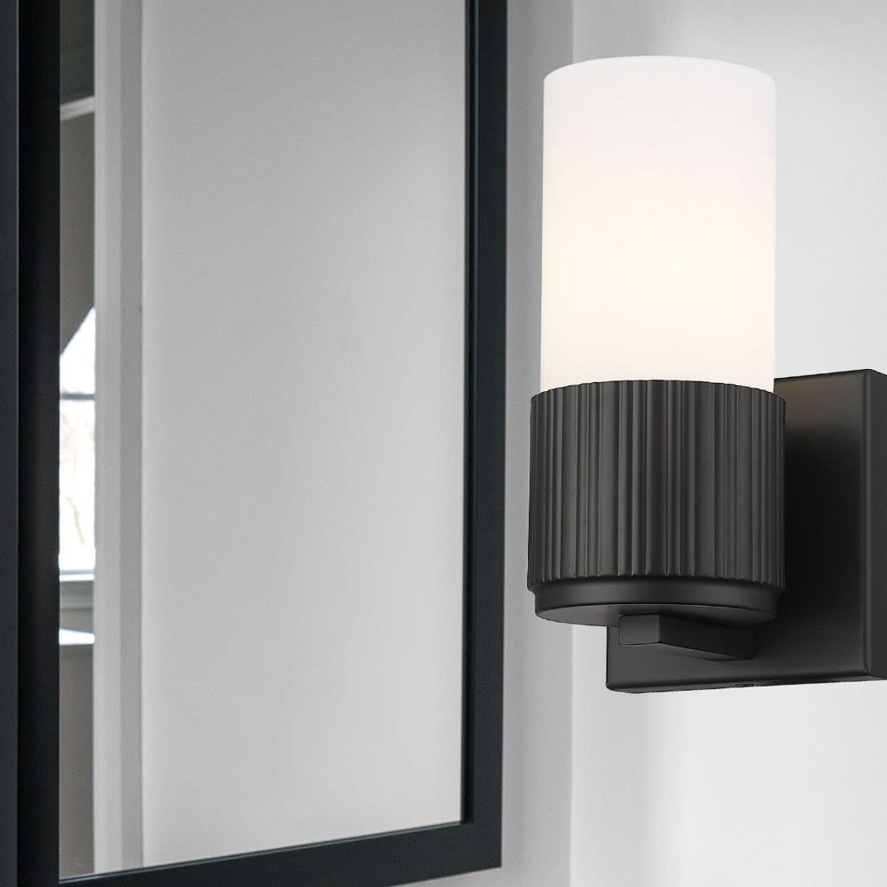 428-1W-BK-G428-7WH | lifestyle