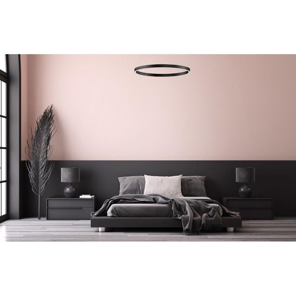 E22724-BK | lifestyle