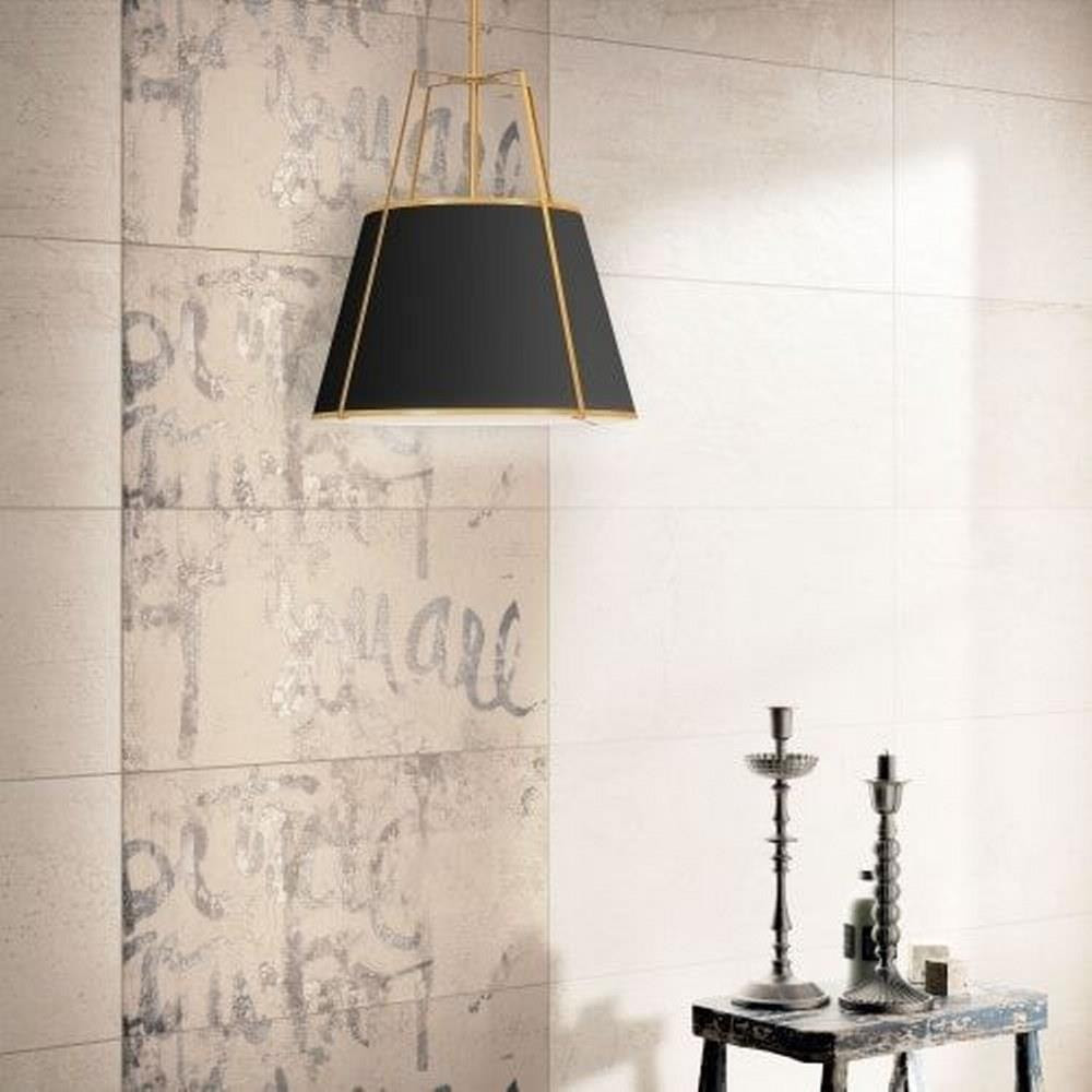 tra-331p-gld-bk | lifestyle