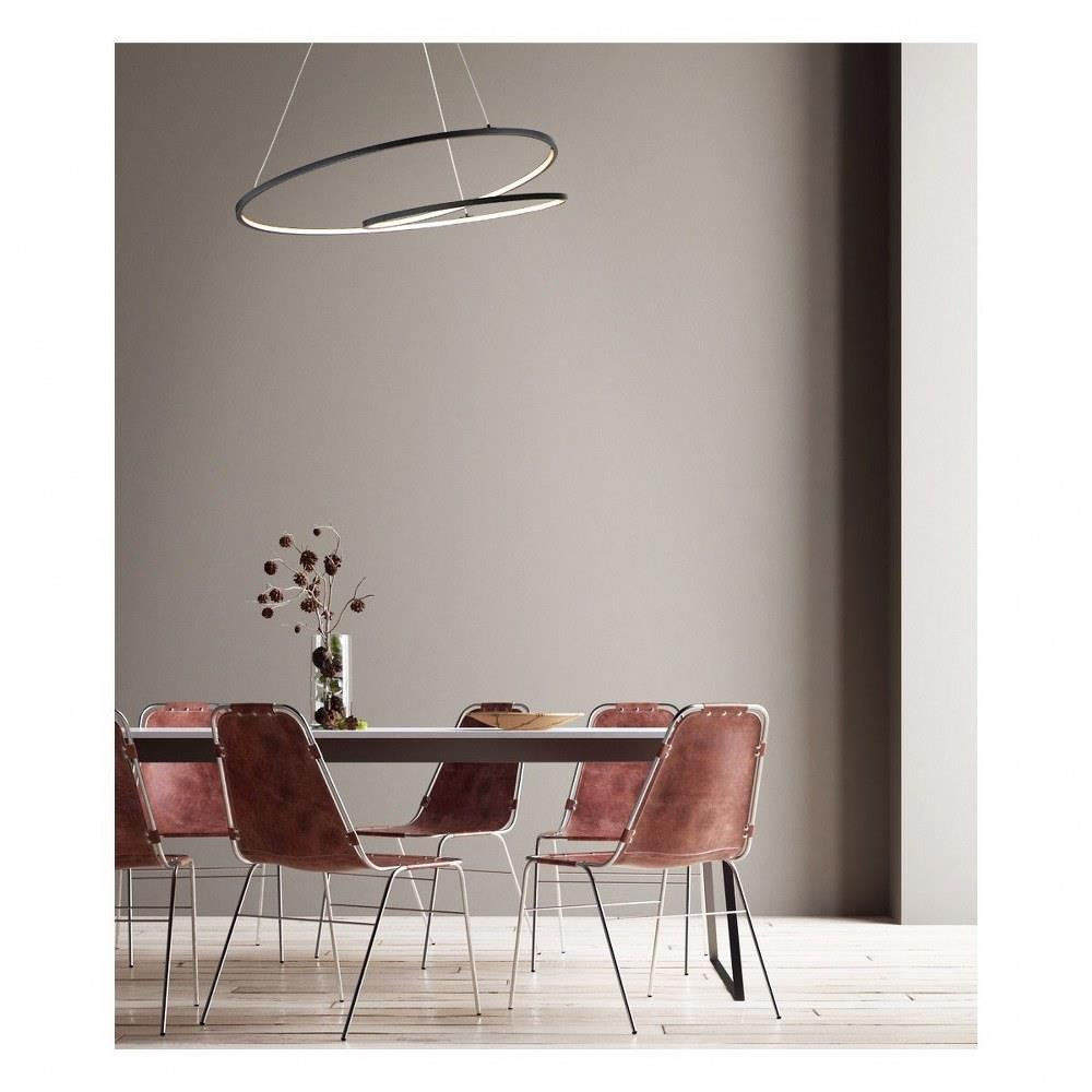 E21325-BK | lifestyle