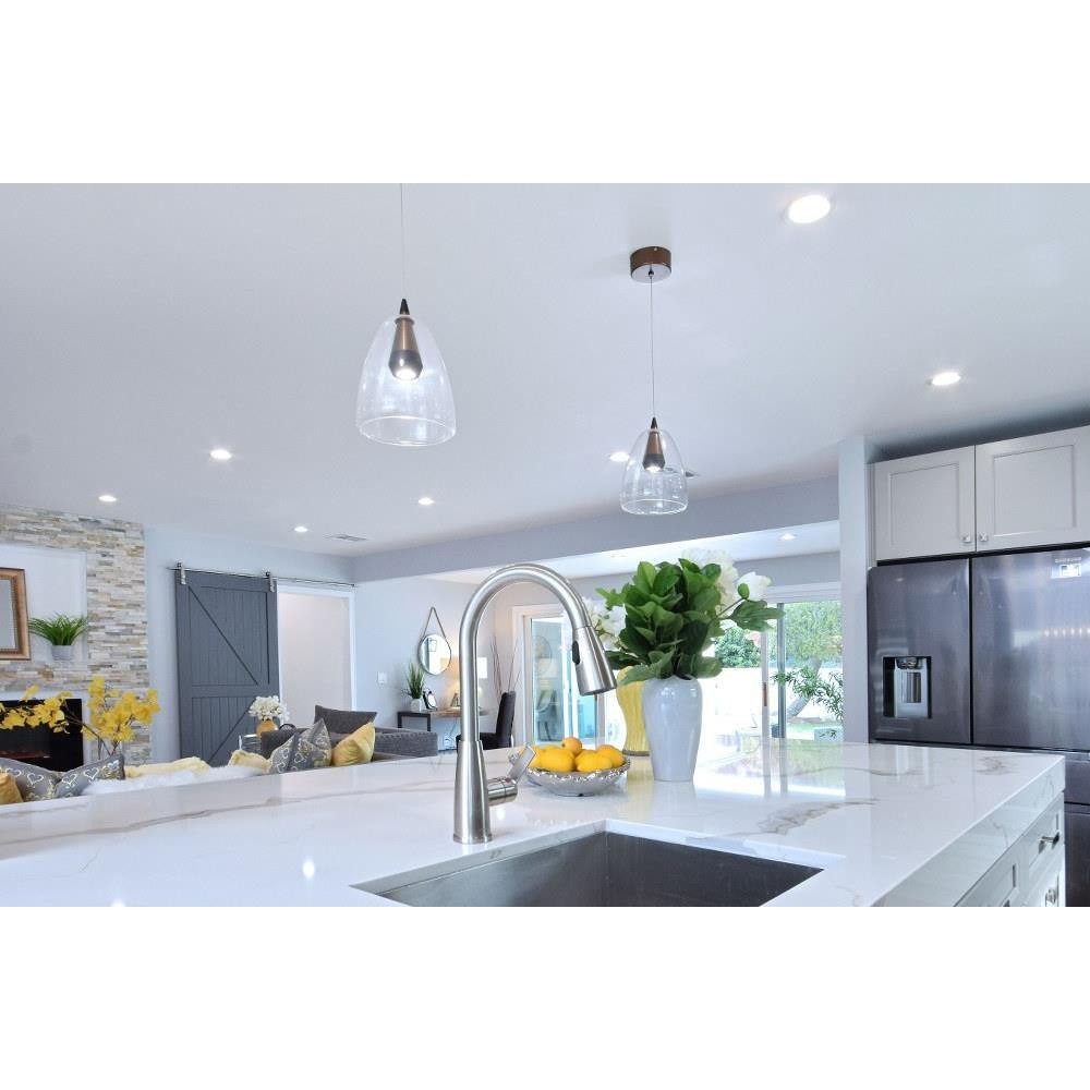 E24608-18BKCOF | lifestyle