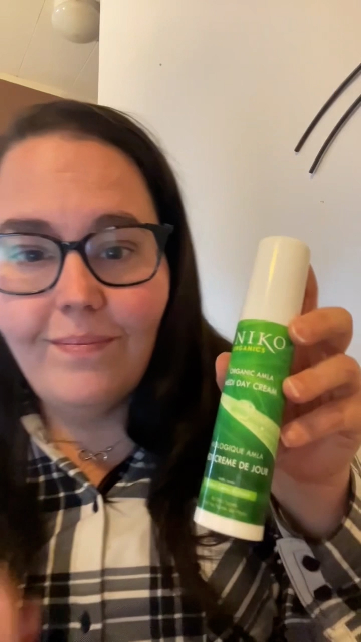 jess-niko-buy1organicamlamedidaycream.jpg