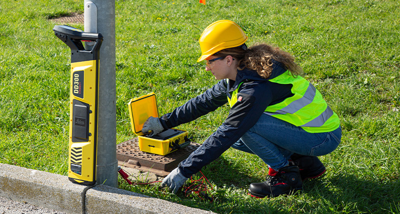 Leica DD300 Connect utility locator in field use — technician locating buried services at utility access point