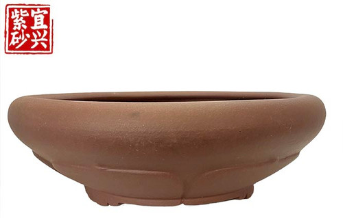 Round pot with carved base