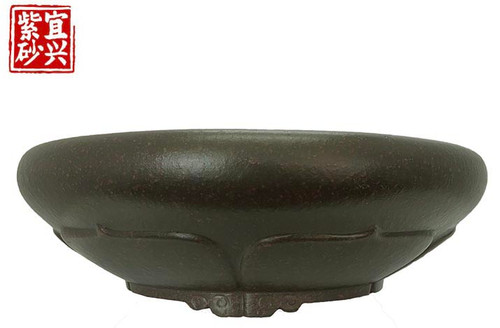 Round pot (grey/brown), petal shaped carving