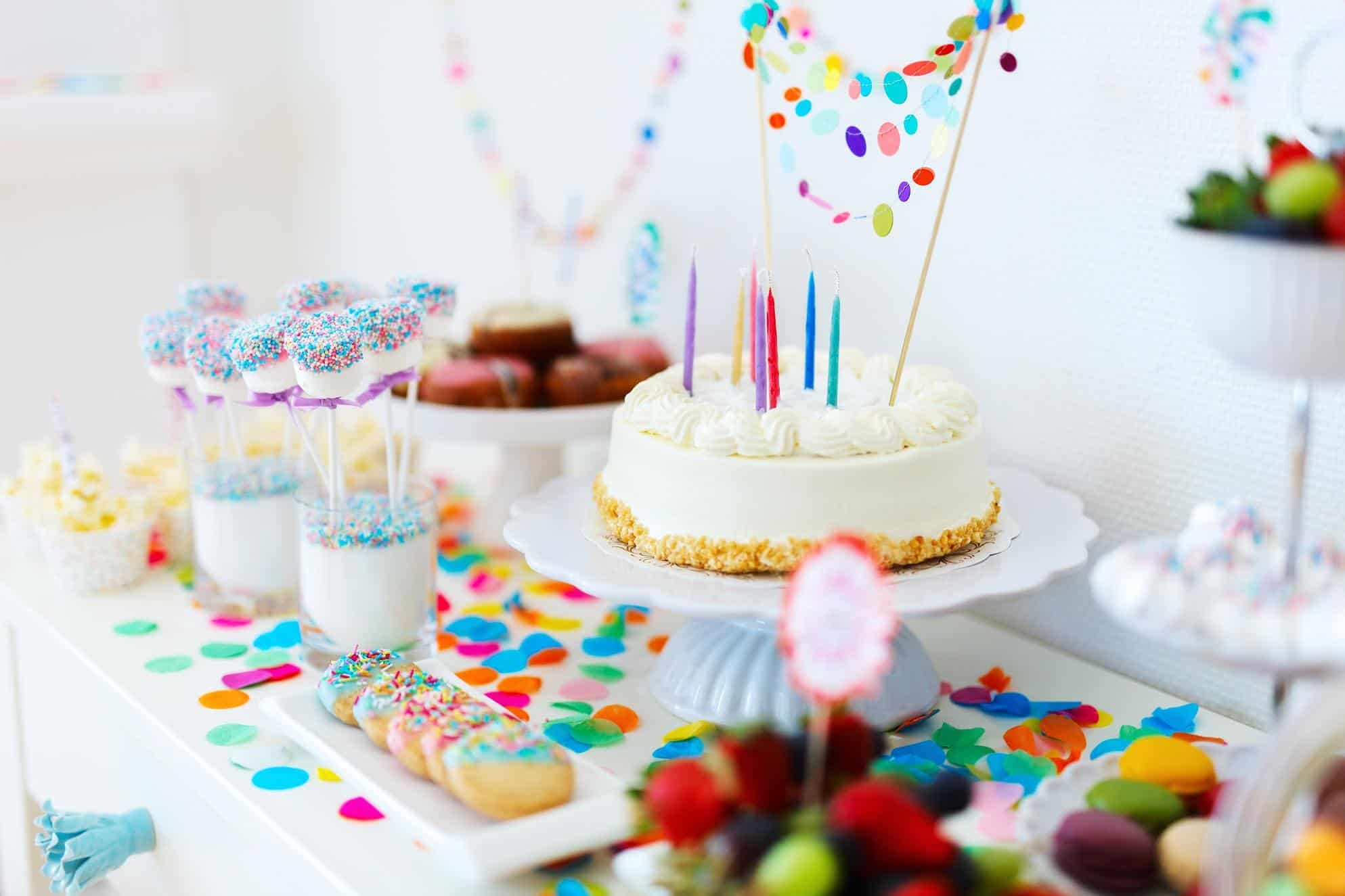 2. Organizare petrecere copii - prajituri, candy bar