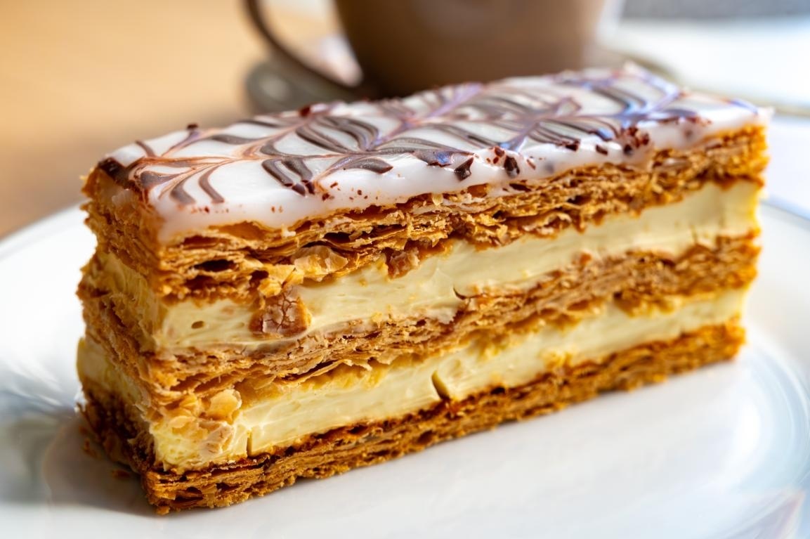 Asamblarea și decorarea prăjiturii mille feuille