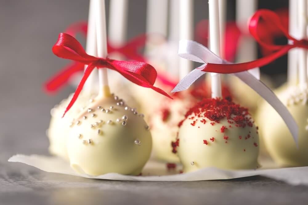 I╠éntreba╠åri frecvente despre cake pops - de la sfaturi de depozitare, probleme pa╠éna╠å la solut╠ªii salvatoare