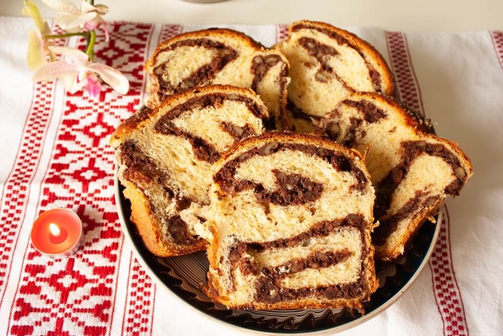 Rețetă simplă de cozonac pufos cu nucă și cacao