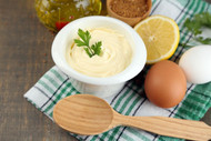 Ce este un emulgator? Ghid scurt despre emulsifianți, tipuri, utilizări și siguranță alimentară
