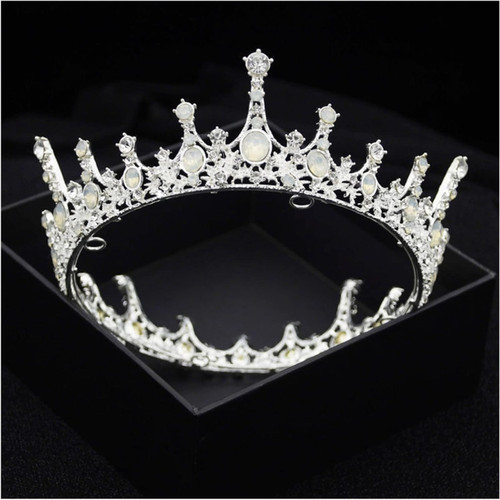 Coronita argintie din metal cu perle albe - 13,5 cm, h 5,5 cm - T090529