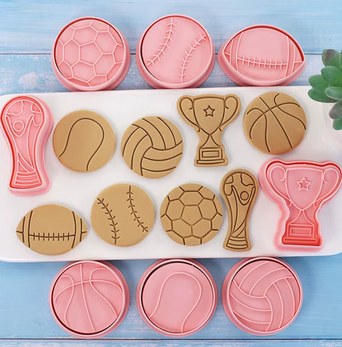 Set 8 decupatoare sport cu mingi și trofee pentru biscuiți, fondant și pastă de zahăr