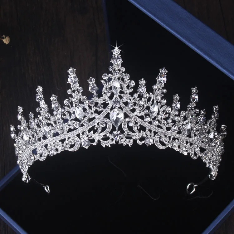 Coronita argintie din metal cu perle - 16 cm - h11 cm