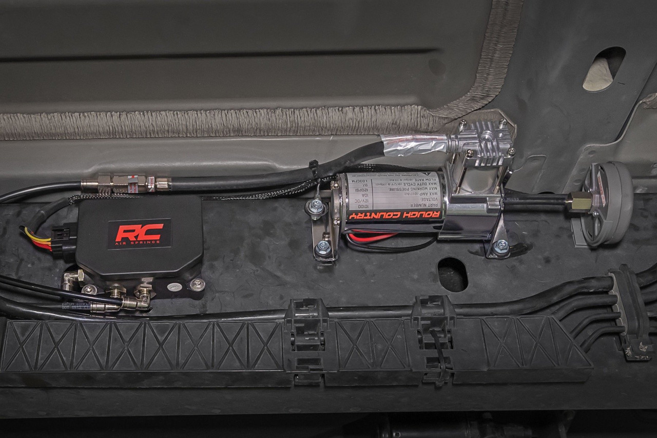 Rough Country - Air Spring Kit w/compressor - Wireless Controller - Ford F-250/F-350 Super Duty (17-22) - 10016AWC