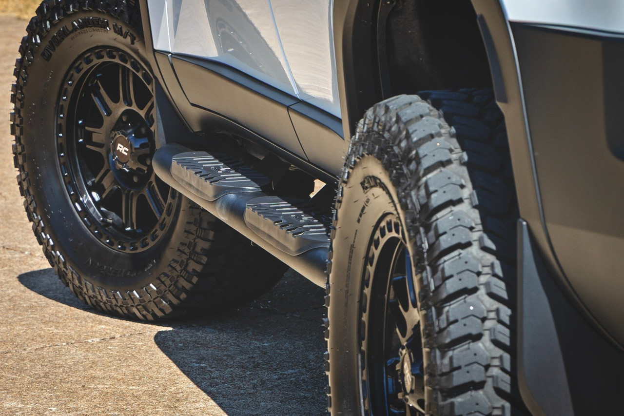 Rough Country - Oval Nerf Steps - Black - Toyota Land Cruiser 4WD (2024-2025) - 21018 - 21018