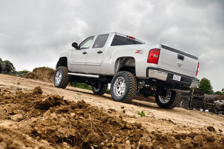 Rough Country - 7.5 Inch Lift Kit - NTD - V2 - Chevy/GMC 2500HD/3500HD (11-19) - 25370