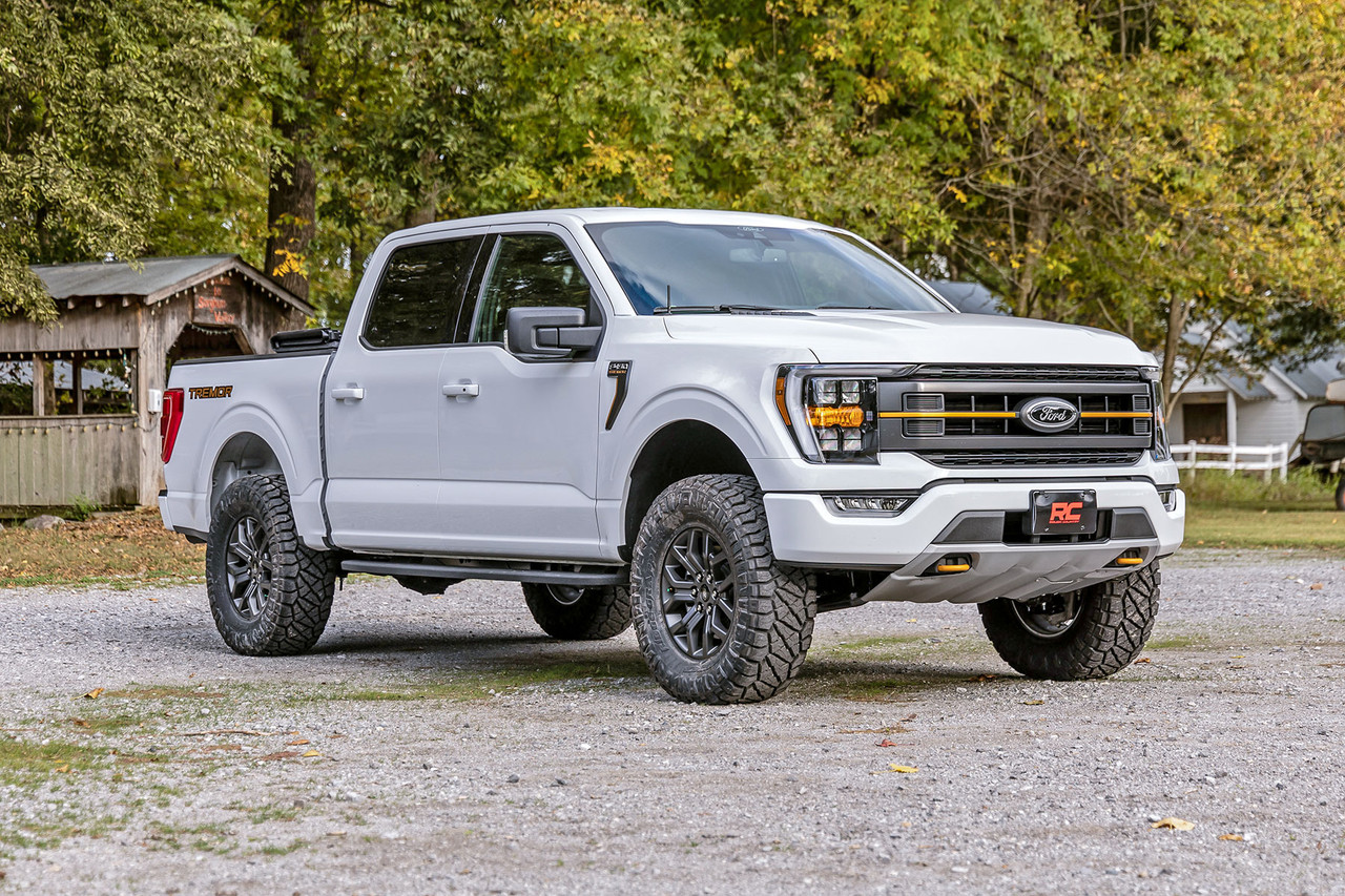 Rough Country - 2.5 Inch Lift Kit - M1 Struts - Ford F-150 Tremor 4WD (2021-2025) - 510040