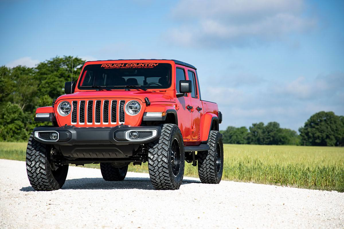 Rough Country - 3.5 Inch Lift Kit - Spacers - V2 - Jeep Gladiator JT 4WD (2020-2023) - 63770