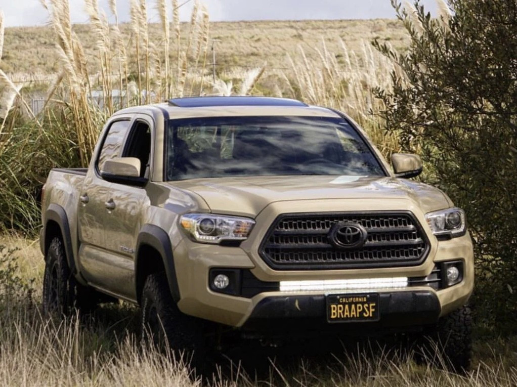 Lower Bumper Hidden 32" Light Bar Kit