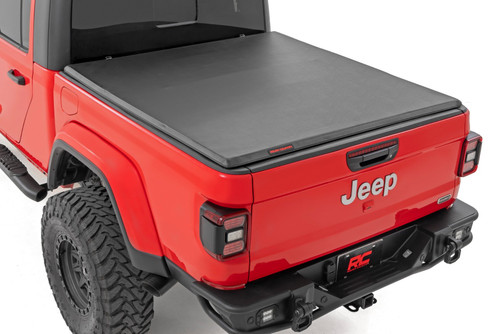 Rough Country - Soft Tri-Fold Bed Cover - 5' Bed - Jeep Gladiator JT 4WD (2020-2025) - 41620500A