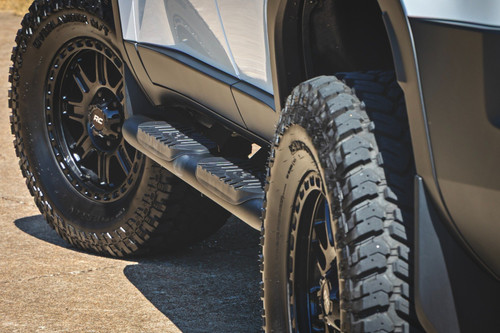 Rough Country - Oval Nerf Steps - Black - Toyota Land Cruiser 4WD (2024-2025) - 21018 - 21018