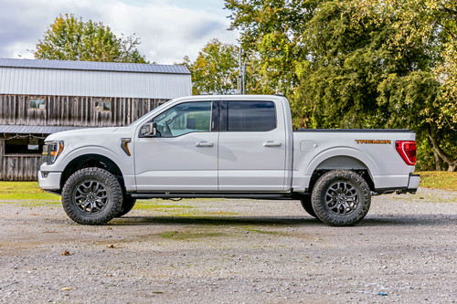 Rough Country - 2.5 Inch Lift Kit - Ford F-150 Tremor 4WD (2021-2025) - 51028