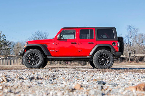 Rough Country - 2.5 Inch Lift Kit - Spacers - Jeep Wrangler JL (21-23)/Wrangler Unlimited (18-23) - 67700