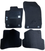 Kit 4 Tappetini Auto per AUDI A1 dal 2010 al 2018, con logo A1, con clip, Nuovi