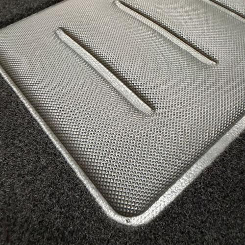 Kit di 4 tappetini per auto per OPEL CORSA F, dal 2019 in poi, con logo “CORSA”, con clip di fissaggio, nuovo.