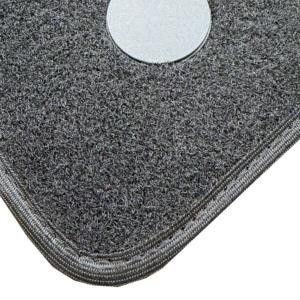 Kit di 4 tappetini per auto per DACIA SANDERO, dal 2021 in poi, con logo “SANDERO”, in moquette nera, con clip di fissaggio, Nuovo.