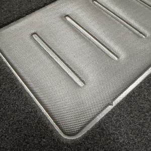 Kit di 4 tappetini per auto per DACIA SANDERO, dal 2021 in poi, con logo “SANDERO”, in moquette nera, con clip di fissaggio, Nuovo.