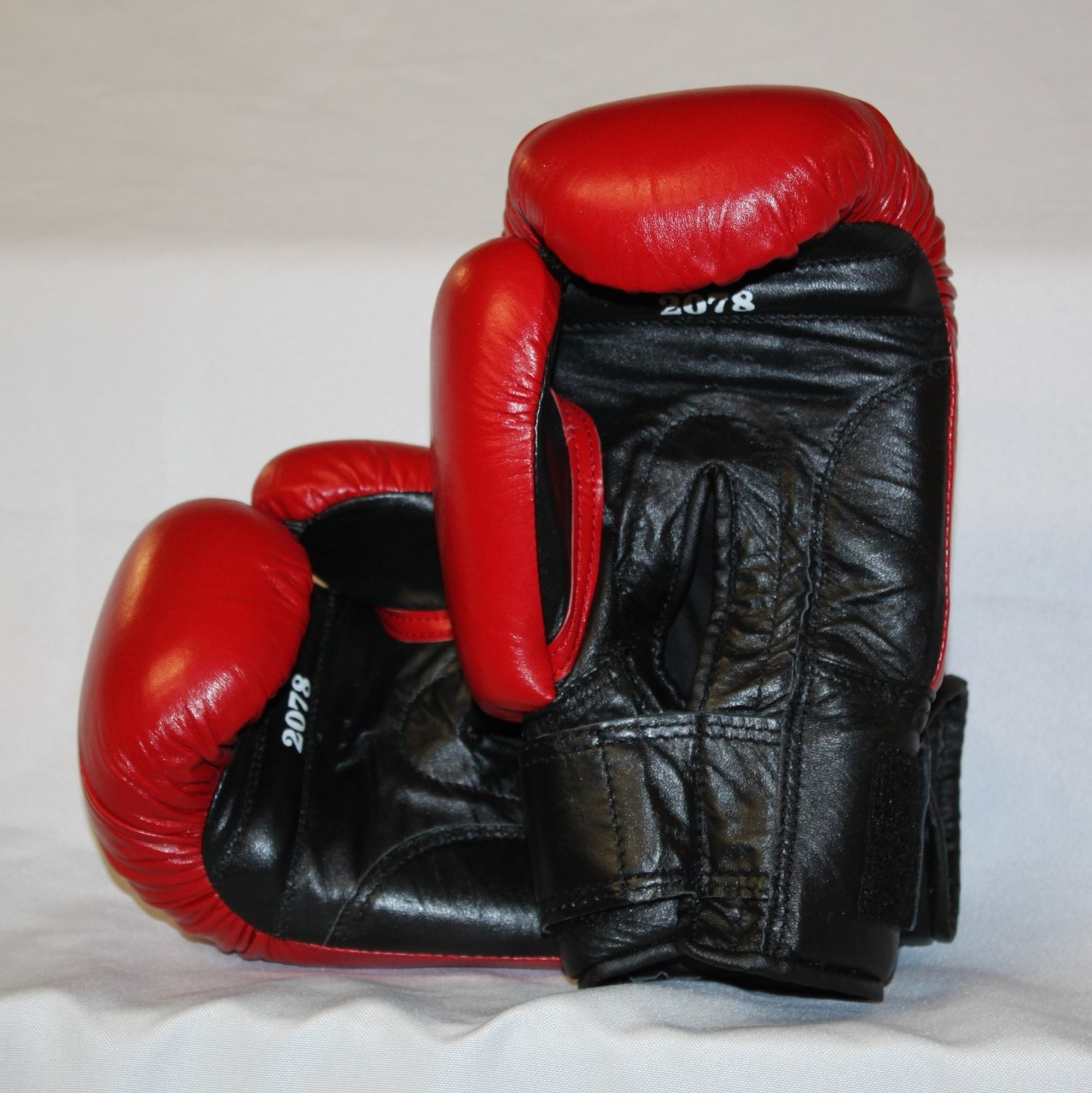 EVERLAST Boxing TRAINING GLOVES 8 oz leather - red - Hollywood Filane