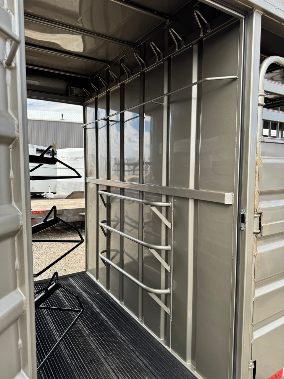 GR Trailers 2027 82"X24' Stock Combo Trailer | 6'8X24 STOCK COMBO, SMOOTH RUBBER FLOOR, 4' DOUBLE DOOR STRAIGHT TACK, SWING SADDLE RACK, 48" ESCAPE 14K