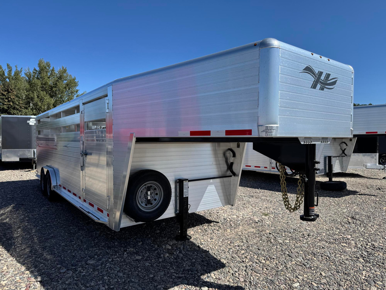 Hillsboro Trailers 2027 Endura 90"X24' Stock Trailer | Tandem Axle 14K, 52" ESCAPE DOOR, 2 CENTER GATES, FRONT ADJ SLIDING CTR GATE, TIE LOOPS, GN SLAM DOOR, EZ LOAD RAMPS, 14K
