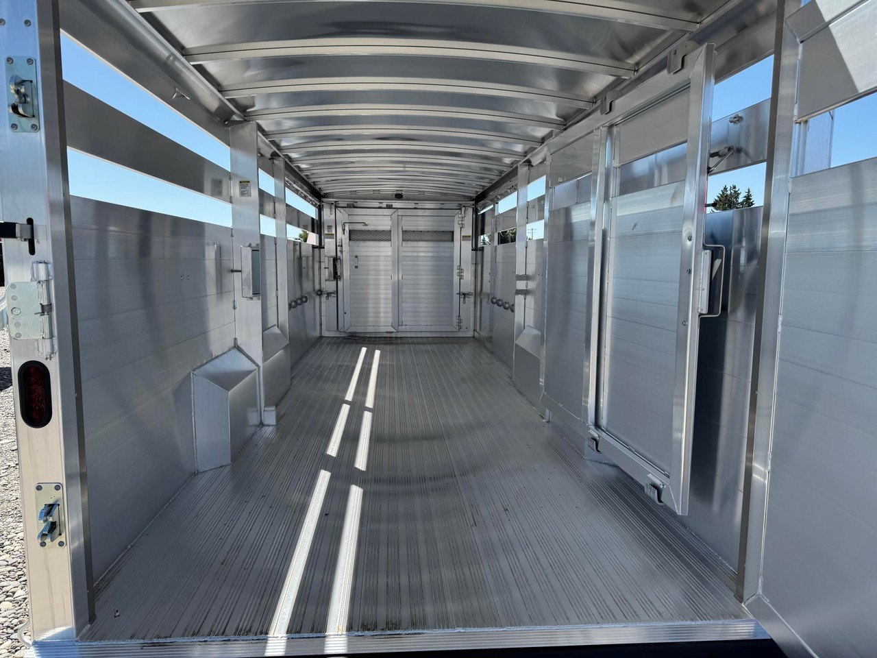 Hillsboro Trailers 2027 Endura 90"X24' Stock Trailer | Tandem Axle 14K, 52" ESCAPE DOOR, 2 CENTER GATES, FRONT ADJ SLIDING CTR GATE, TIE LOOPS, GN SLAM DOOR, EZ LOAD RAMPS, 14K