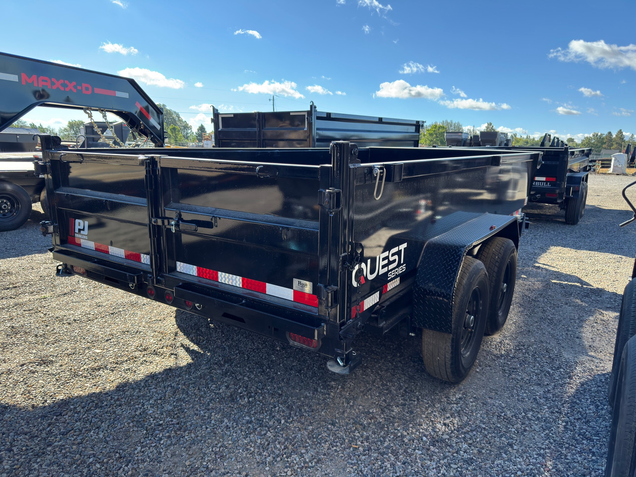 P.J. Trailers 2027 D7 83"X14' Scissor Dump Trailer | Tandem Axle 14K, 6" Channel, 24" Sides, Spreader Gate, Scissor Lift, Tarp Kit, Slide In Ramps