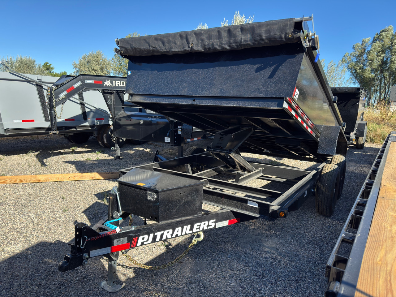 P.J. Trailers 2027 D7 83"X14' Scissor Dump Trailer | Tandem Axle 14K, 6" Channel, 24" Sides, Spreader Gate, Scissor Lift, Tarp Kit, Slide In Ramps