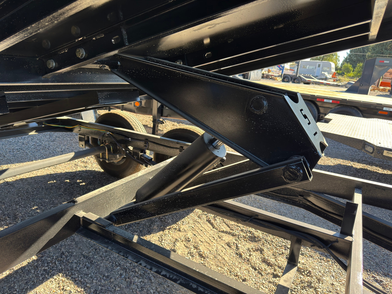 P.J. Trailers 2027 D7 83"X14' Scissor Dump Trailer | Tandem Axle 14K, 6" Channel, 48" Sides, Spreader Gate, Scissor Lift, Tarp Kit, Slide In Ramps
