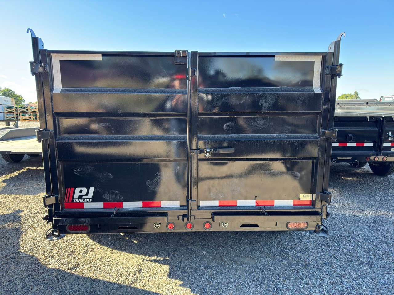 P.J. Trailers 2027 D7 83"X14' Scissor Dump Trailer | Tandem Axle 14K, 6" Channel, 48" Sides, Spreader Gate, Scissor Lift, Tarp Kit, Slide In Ramps