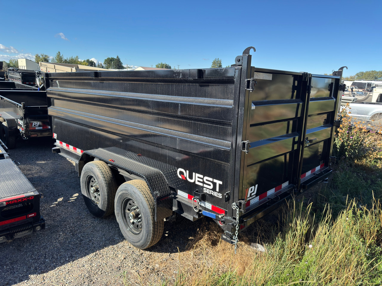 P.J. Trailers 2027 D7 83"X14' Scissor Dump Trailer | Tandem Axle 14K, 6" Channel, 48" Sides, Spreader Gate, Scissor Lift, Tarp Kit, Slide In Ramps