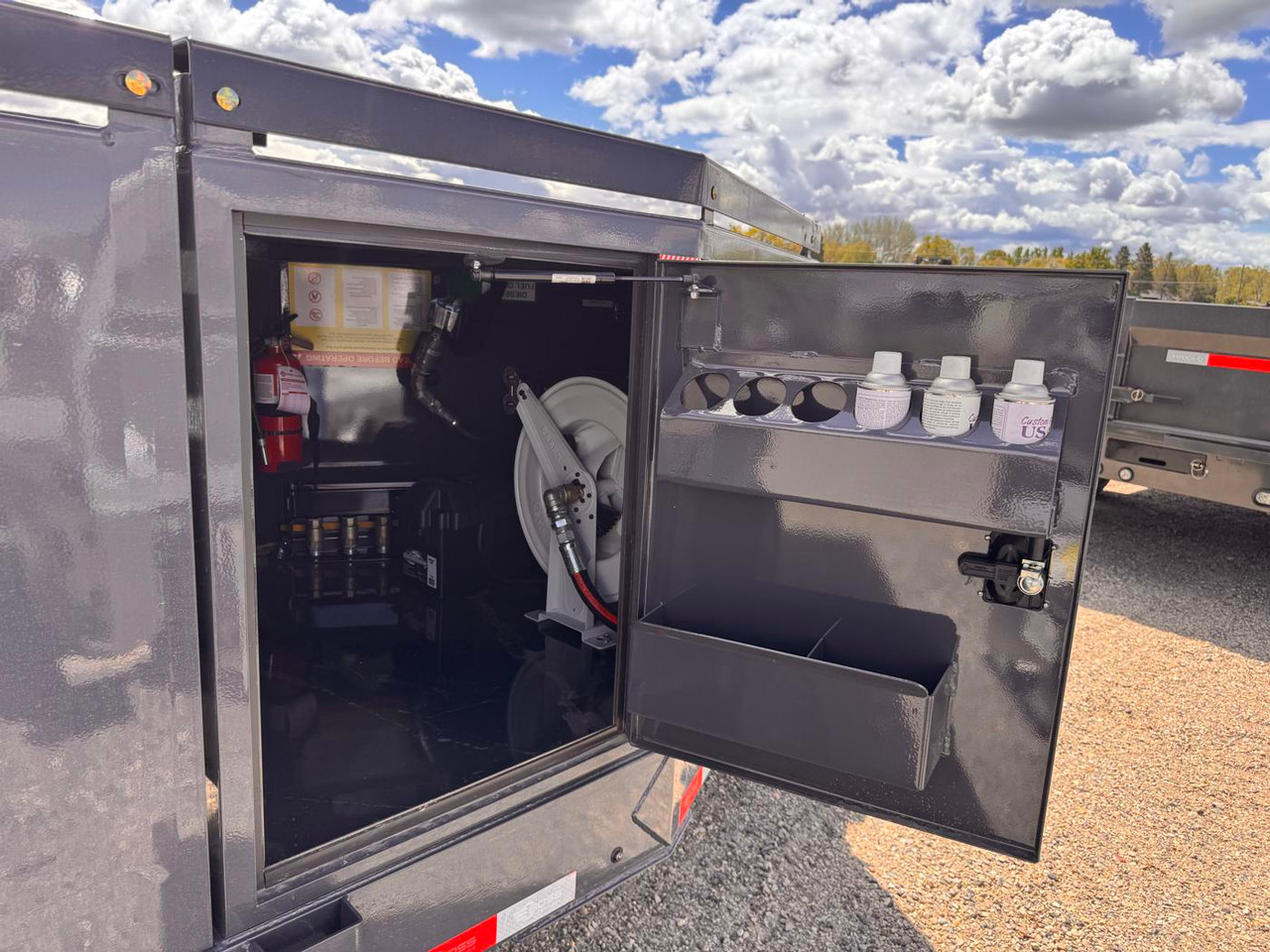Boss Trailers 2026 660 Gallon Refueling Trailer | Tandem Axle 12K, 660 Gallon Multitank, 25 GPM Pump, Hose Reel, Flow Meter, Light Tower, Rear Enclosure (DOT Legal)