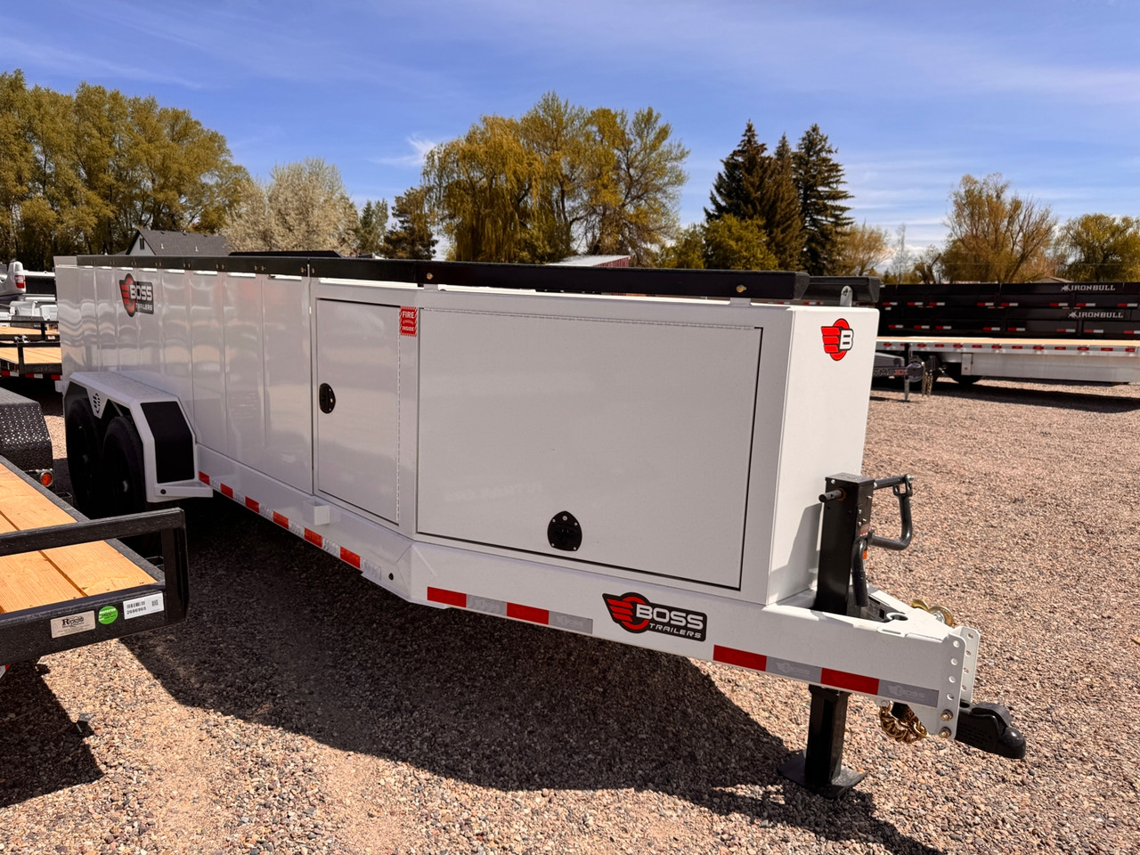 Boss Trailers 2026 880 Gallon Refueling Trailer | Tandem Axle 14K, 880 Gallon Multitank, 25 GPM Pump, 90 Gal DEF Tank, Flow Meters, 5' Light Tower, Front/Rear Enclousre (DOT Legal)