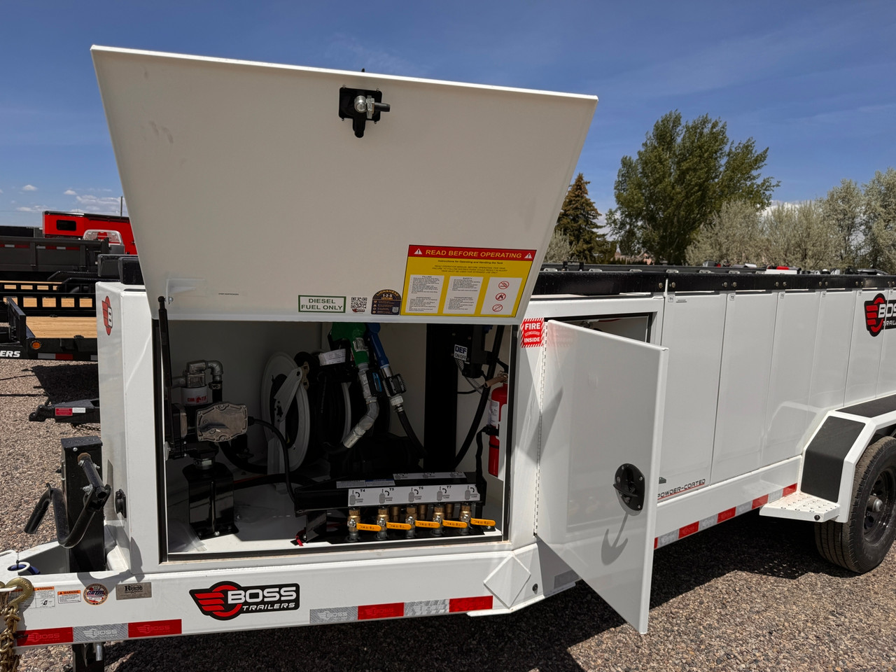 Boss Trailers 2026 880 Gallon Refueling Trailer | Tandem Axle 14K, 880 Gallon Multitank, 25 GPM Pump, 90 Gal DEF Tank, Flow Meters, 5' Light Tower, Front/Rear Enclousre (DOT Legal)