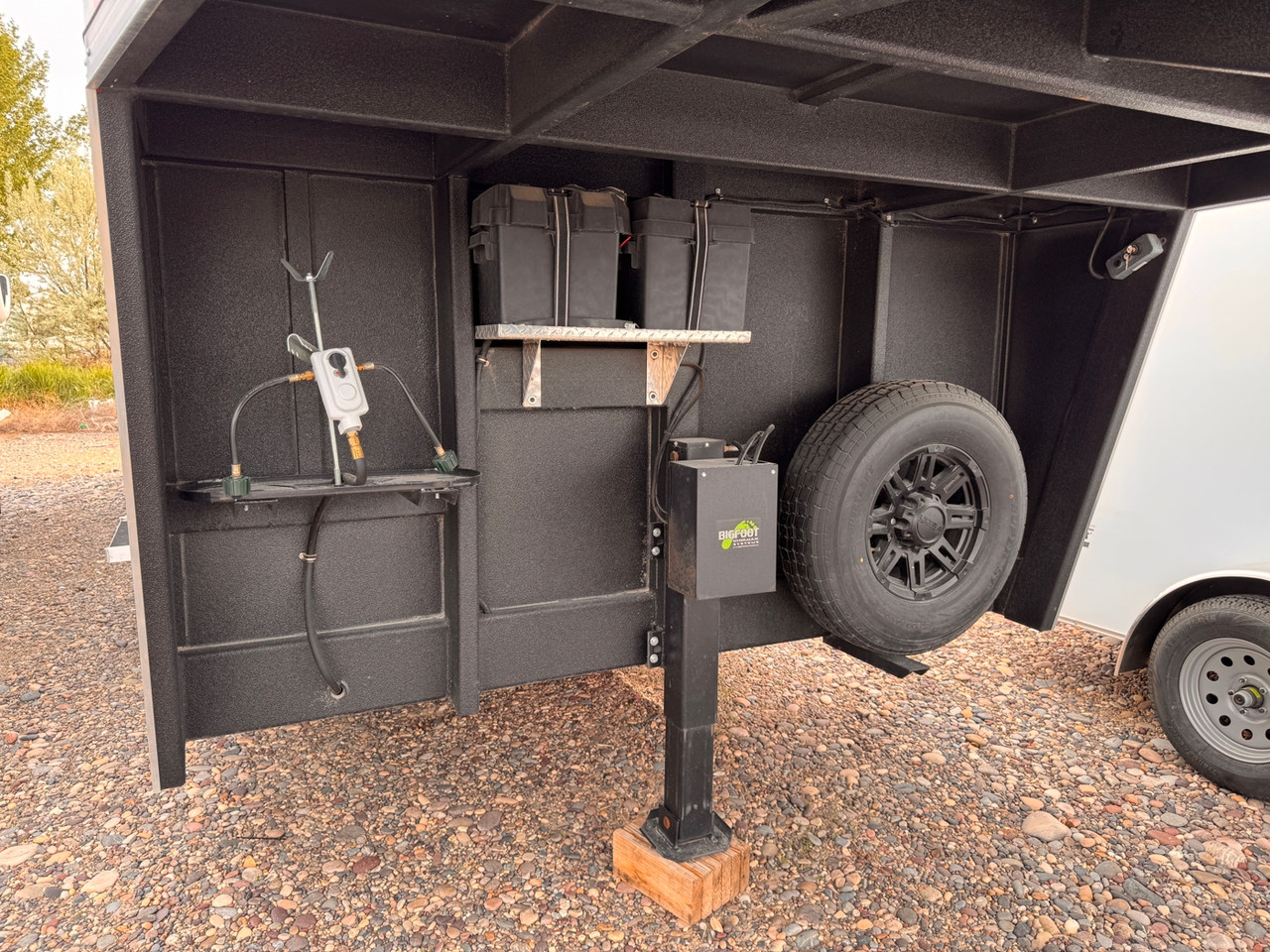 Charmac Trailers 2025 CARGO MOTO 28' Powersports Trailer | Tandem Axle 14K, Kitchen, Water/Shower, 30Amp Power Center, Dual Heaters, Hydraulic Jack