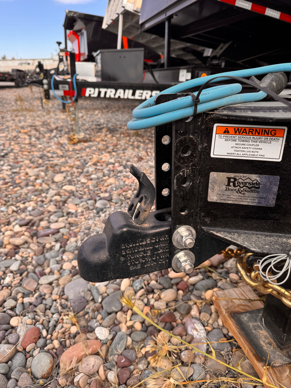 P.J. Trailers 2027 DM 83"X14' Scissor Dump Trailer | Tandem Axle 14K, Hydraulic Jack, 2 Way Spreader Gate, XL Storage Box, Tarp Kit, Rear Stabilizing Stands