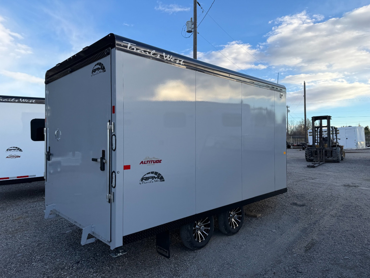 Trails West Trailers 2026 RPM ALTITUDE 20' Powersports Trailer | Tandem Axle, Rubber Insulated Floors, Extra Flood Light Rear, High Power Vent, Stereo and Sound System, Ducted Dryers