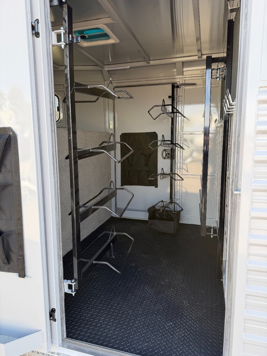 Trails West Trailers 2026 HOTSHOT 84"X29' Stock Combo Trailer | Tandem Axle 16K, Two Dividers, Rear Slider Combo Gate, Rubber Floors, Tack Room, Dual Doors, Swingout Saddle Racks, Water Tank