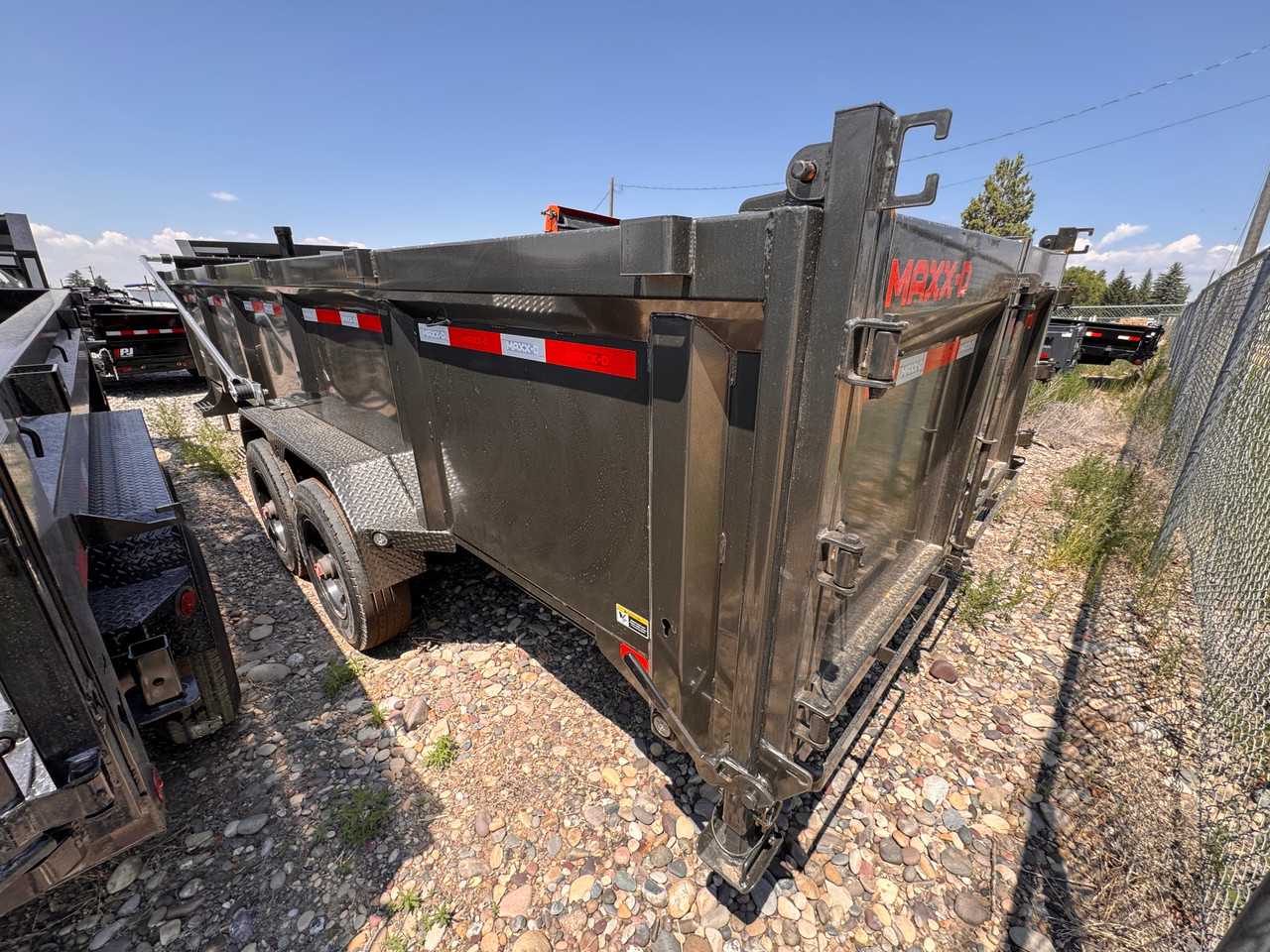 Maxx-D Trailers 2027 DSX 83"X20' Heavy Duty Telescopic Dump Trailer | Tandem Axle 24K, Hydraulic Jacks, Tarp Kit, Wireless Remote, Rear Support Jack Stands, Electric/Hydraulic Brake Axles